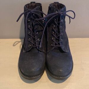 Taos Crave Leather and Suede Navy blue Motto Side Zip Lace Up Ankle Boots 7.5